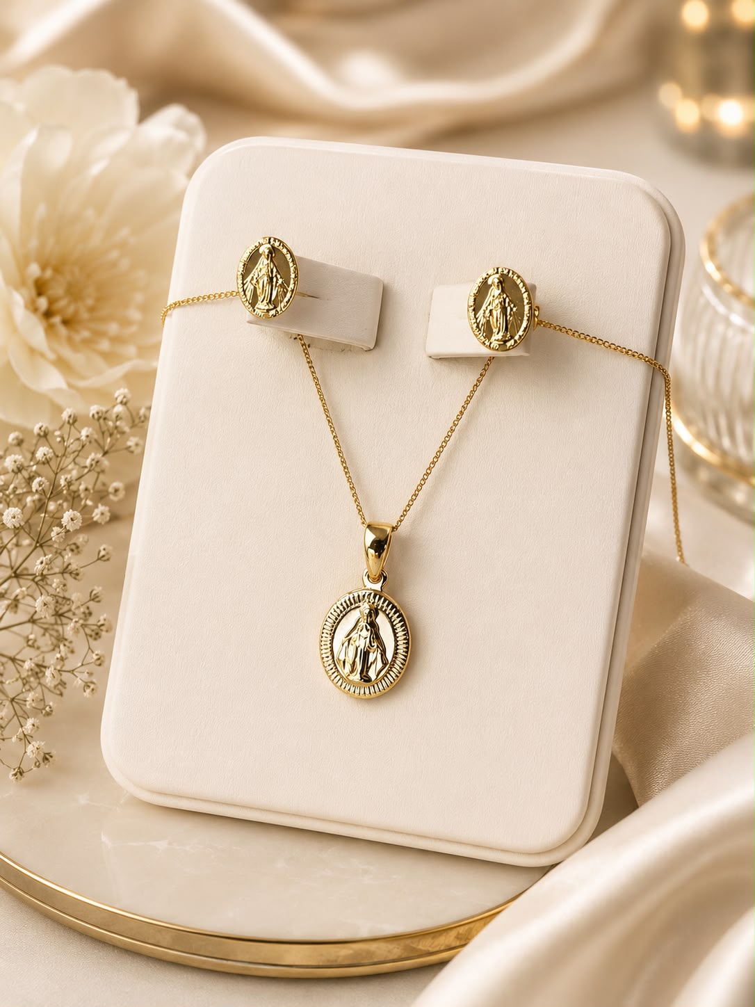 Conjunto Medalla Virgen Dorada en Oro Laminado - Dorado · clásico