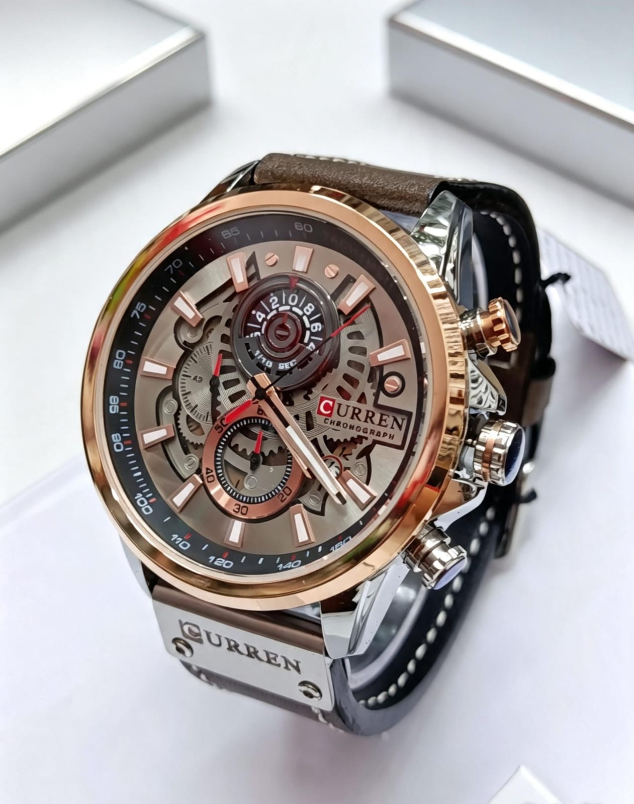 Reloj Cronógrafo Elegante con Maquinaria Visible - Variante 1CKDO