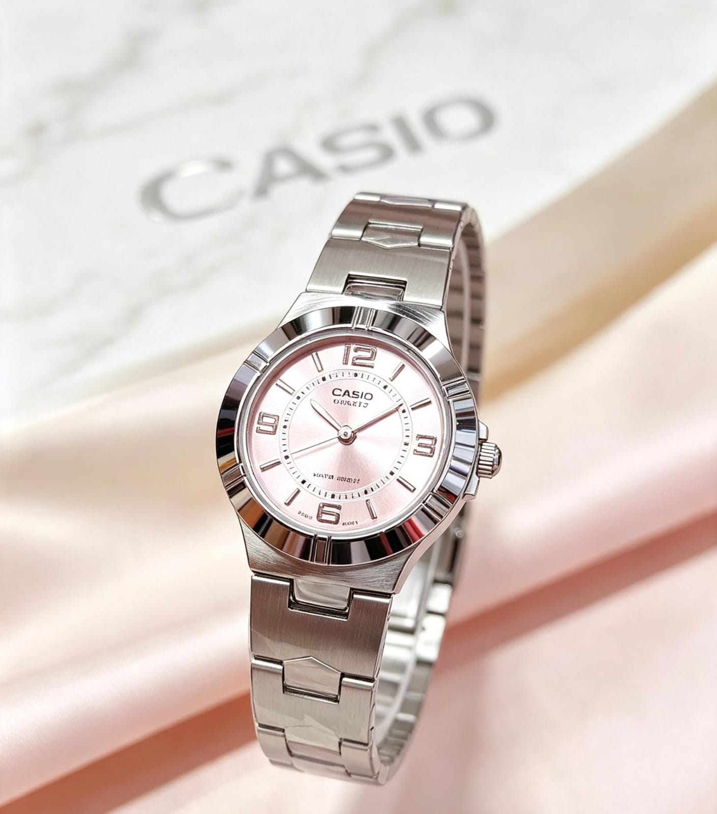 Reloj elegante con brazalete metálico Casio - Variante KMLF1