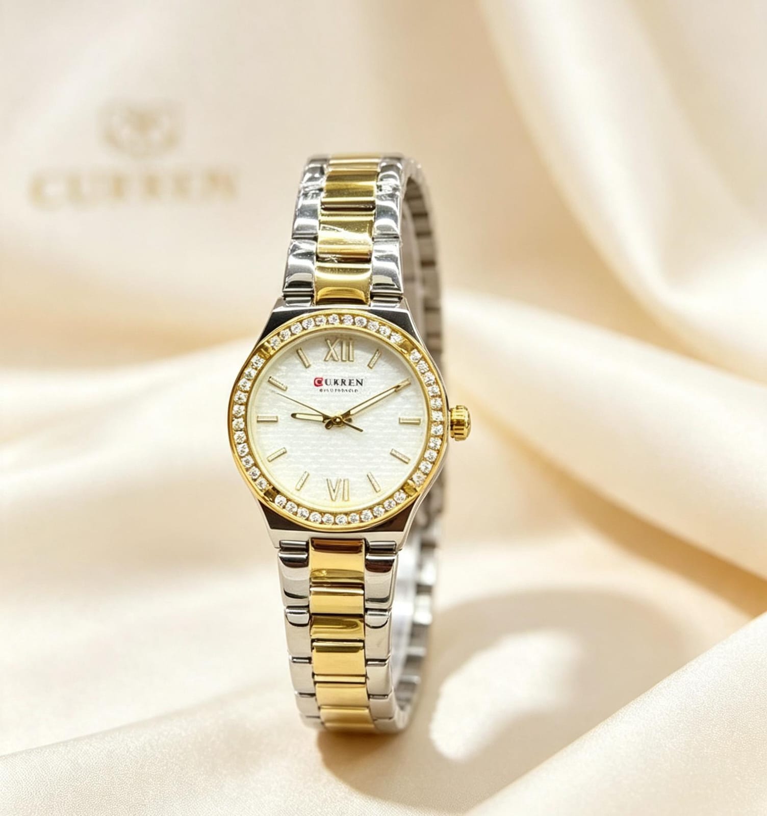 Reloj  CURREN para dama con brazalete metálico - Variante 1WOR9
