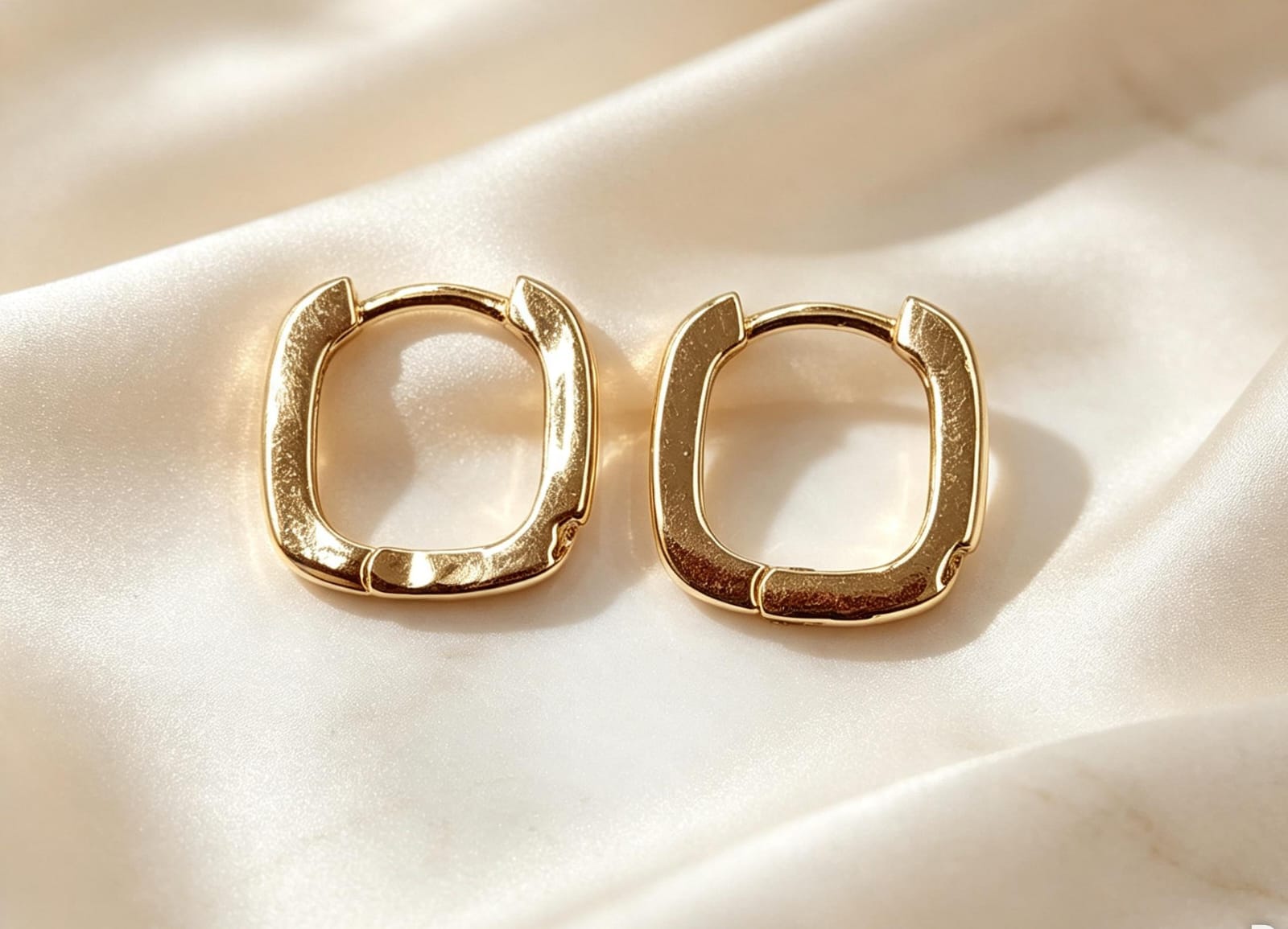 Aretes cuadrados de oro laminado - Variante POH7M