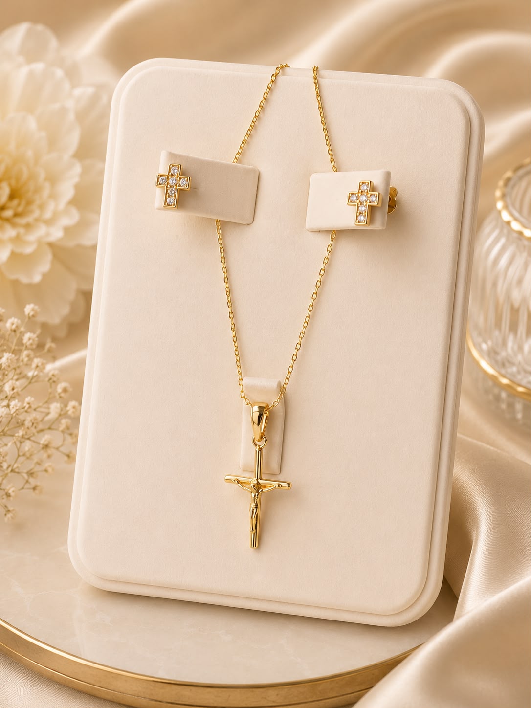 Conjunto de cadena con colgante y aretes cruz dorados - Dorado · elegante