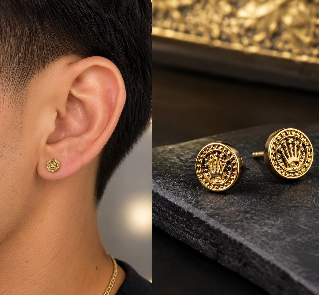 Aretes redondos con logo central en oro laminado - Dorado · clásico