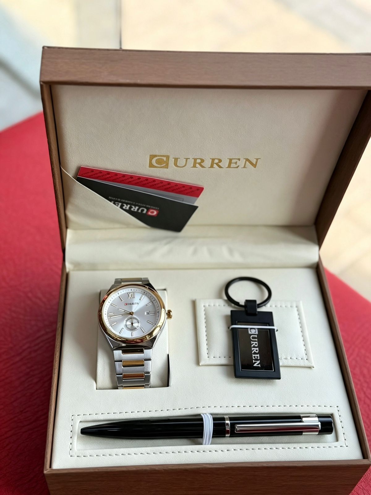 Reloj Curren de pulso metálico elegante - Variante 148ZH