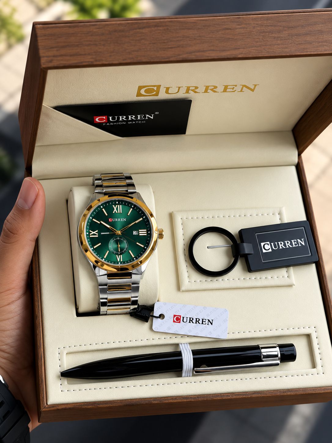 Reloj Curren de pulso metálico elegante - Variante 17YAZ